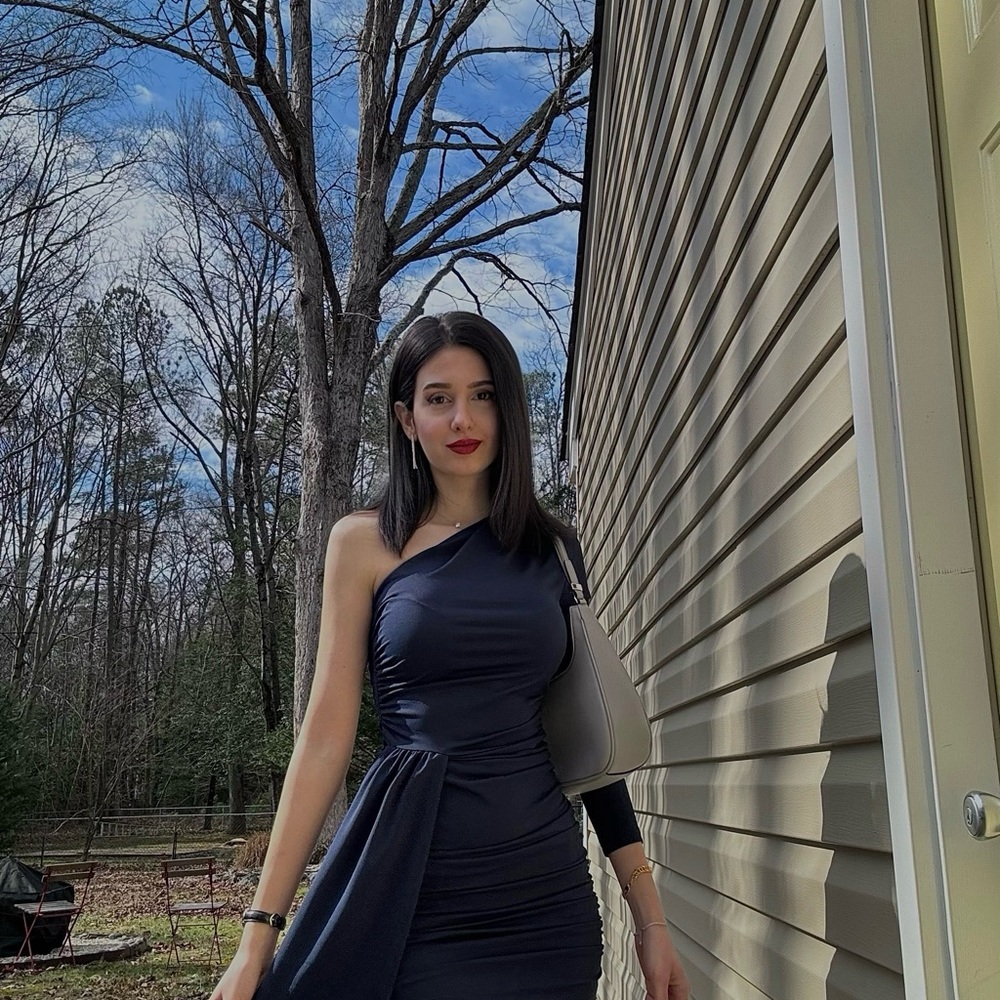 Mini dresses - Picture 2 of 5